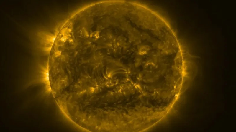 Астрономы показали "невидимую" сторону Солнца – она почти полностью спокойна