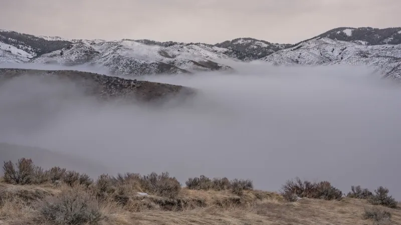 Казахстан накроет непогода в субботу: снег, дождь и туман