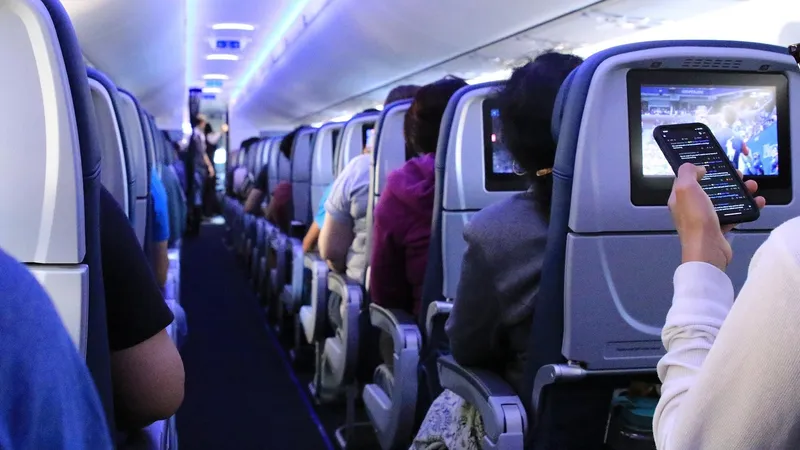 Американка съела еду в самолете и чуть не умерла