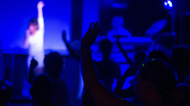 Российским артистам могут запретить использовать англоязычные псевдонимы