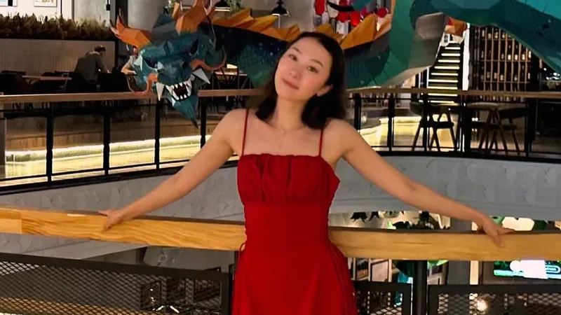 Элизабет Турсынбаева показала открытку от Токаева