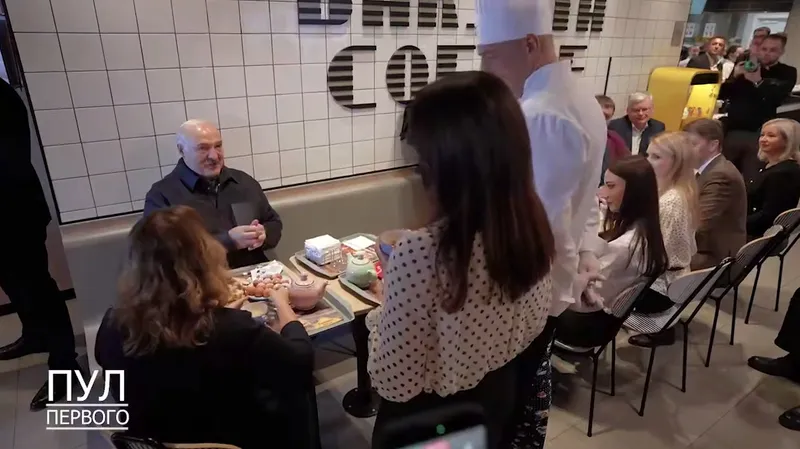 Лукашенко объявил кофе "заразой" и предложил дать ему белорусское название