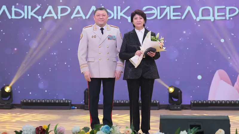 Руководитель хора полиции ВКО получила госнаграду