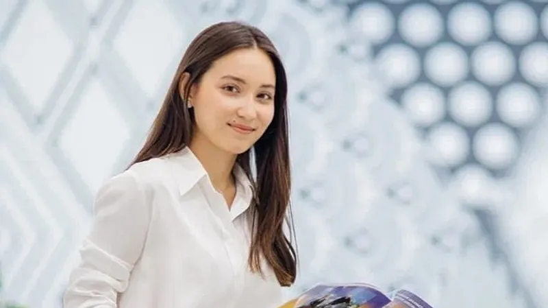 Ход королевы: Жансая Абдумалик наслаждается материнством