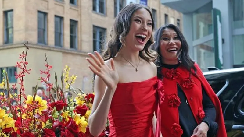 Самую богатую участницу Олимпиады-2026 Эйлин Гу встретили в США на красном Ford Mustang