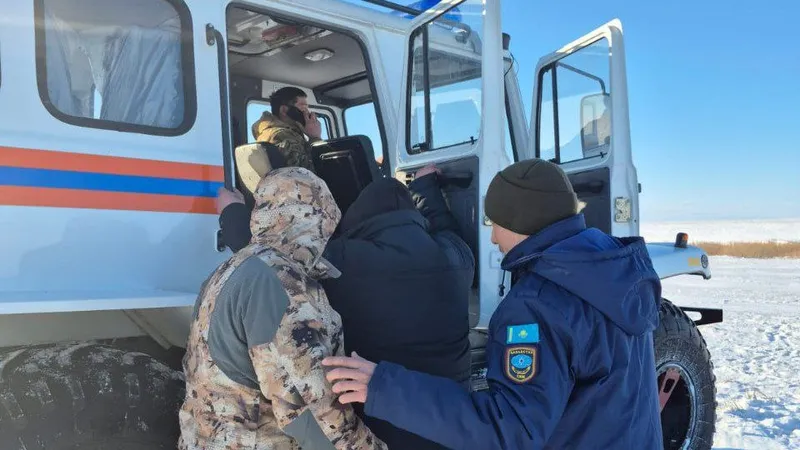 Рыбаки застряли в сугробах в Акмолинской области