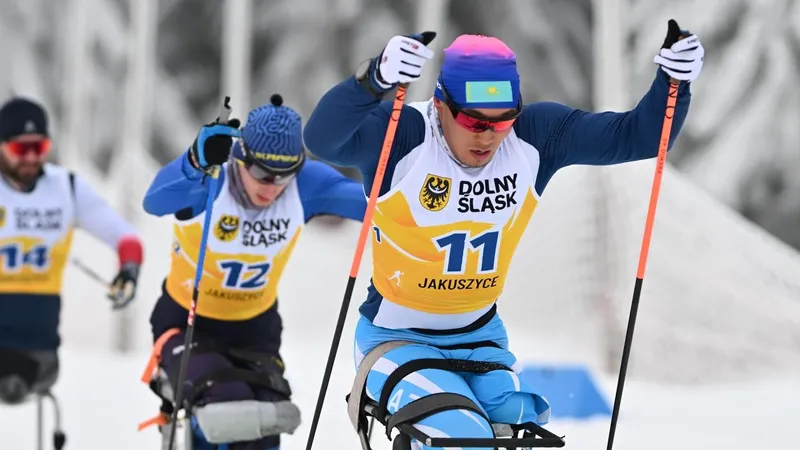 Знаменосец сборной Казахстана добыл первую медаль для страны на Паралимпиаде-2026