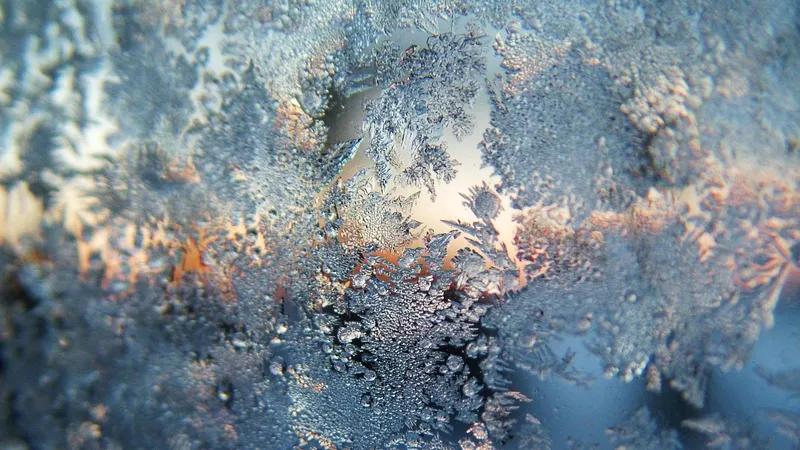 Экстремальные морозы до -30°С и снегопады обрушатся на Казахстан