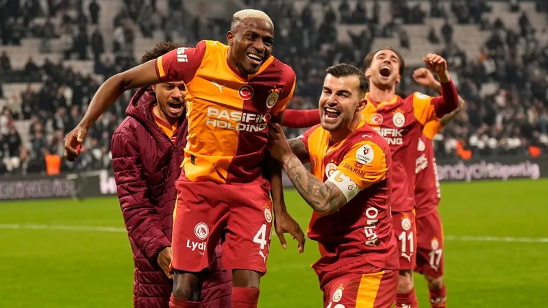 "Галатасарай" и "Ливерпуль" открывают стадию 1/8 финала Лиги чемпионов УЕФА