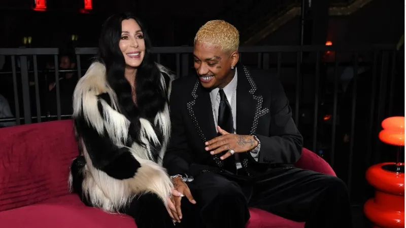 79-летняя Шер в центре внимания: кольцо и потенциальная свадьба с молодым рэпером