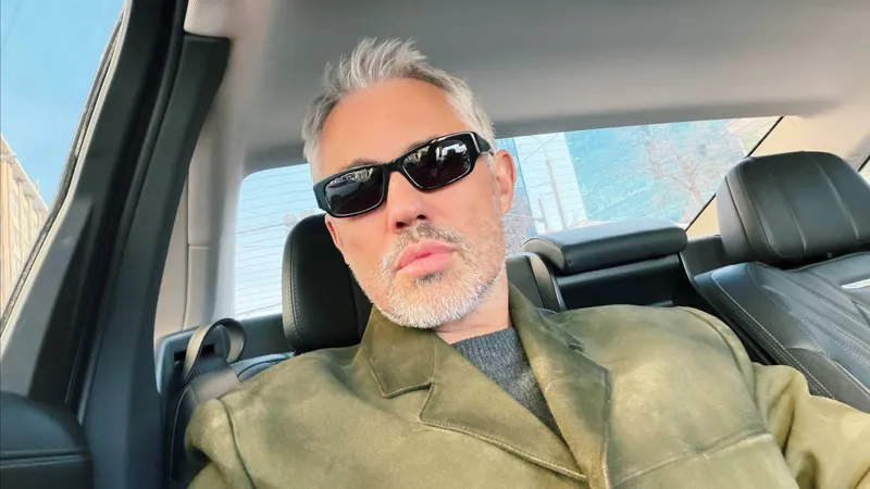 Модный тренд из Парижа: один аксессуар покорил гостей Недели моды