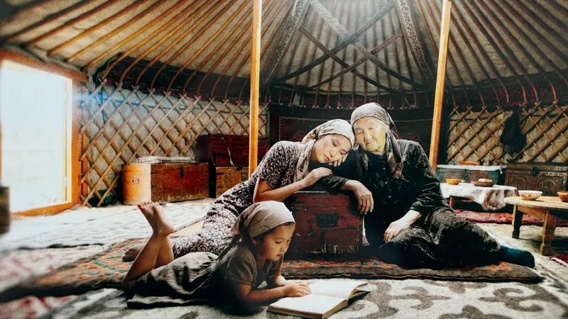 ИИ оживил историю: в Актау показали фотовыставку "Дочери Великой степи"