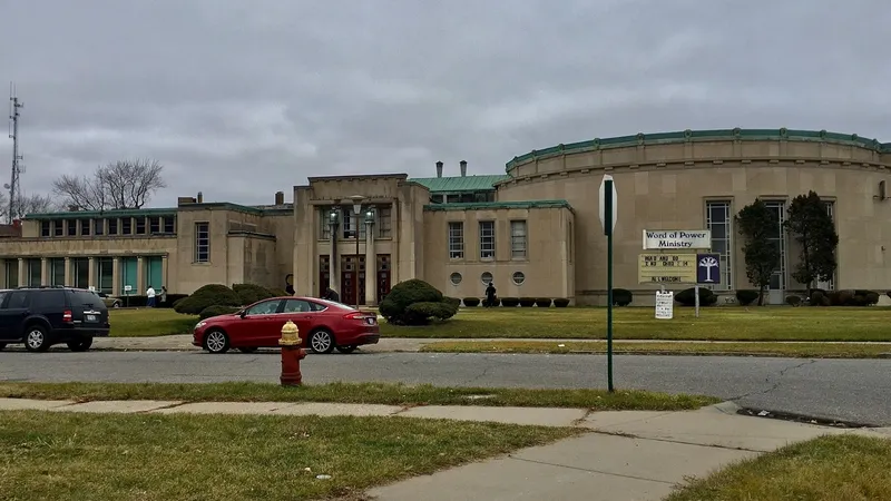 Стрелок в синагоге: в США вводят экстренные меры безопасности