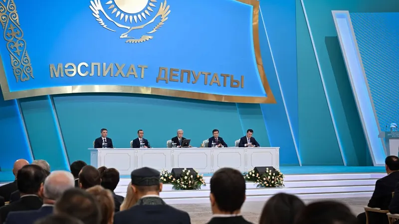Президент указал депутатам маслихатов на их ответственность