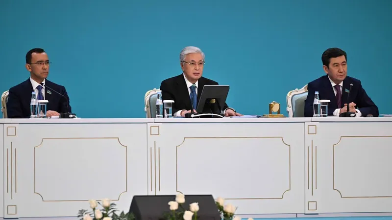 Президент Казахстана предложил новые правила для маслихатов