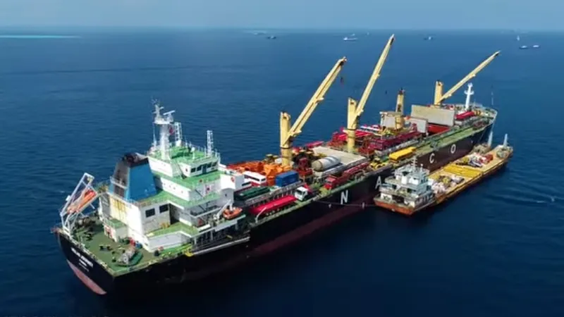 Невероятную скорость развило китайское судно, уходя от ракетного обстрела в Ормузском проливе