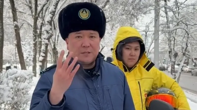 Полиция Алматы показала, без чего курьерам запрещено ездить по городу