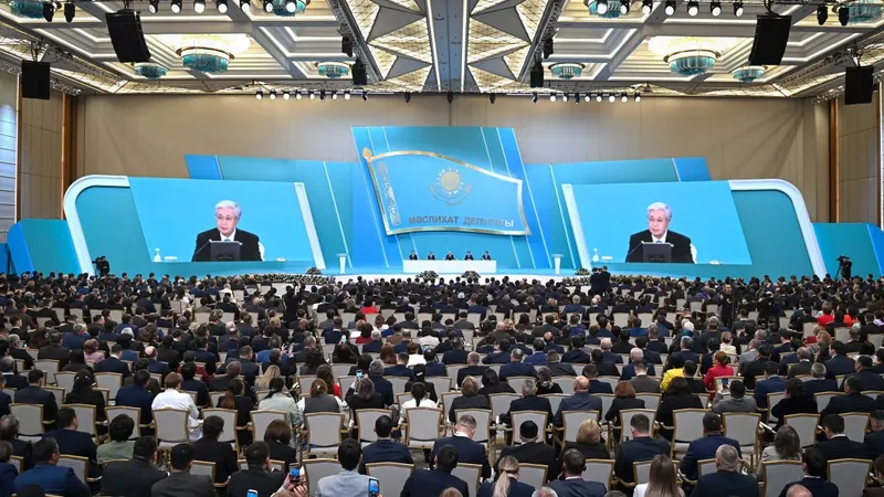 Ваш выбор не просто галочка в бюллетене, а веское слово за Народную Конституцию – Токаев обратился к молодежи