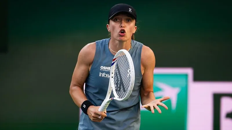 Швёнтек ругалась и кидала полотенце после потери второй строчки рейтинга WTA