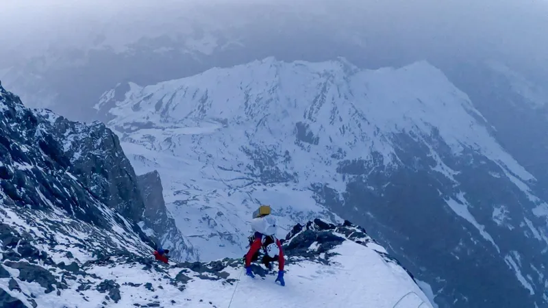 Казахстанцы впервые покорили "Стену смерти"