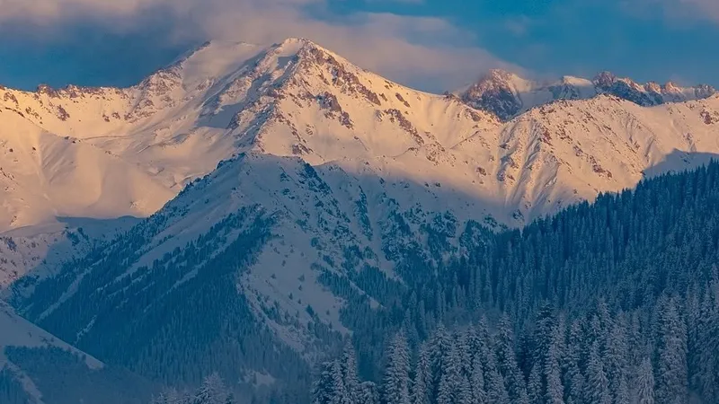 "Сбросить груз и негатив": фото Дмитрия Доценко показали магические вершины Алматы