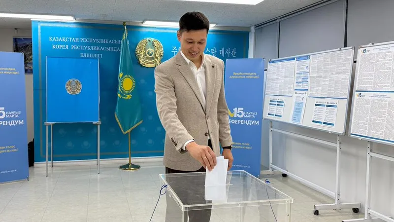 Первый казахстанец проголосовал на референдуме в Сеуле