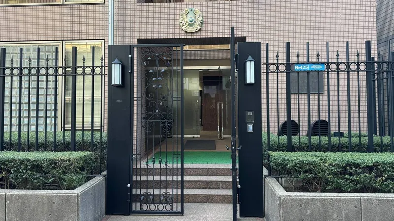 Выяснилось, в каких странах казахстанцы первыми начали голосование по проекту новой Конституции