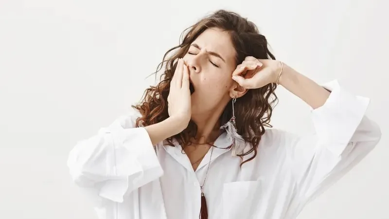 Храп супруга может вызвать ночной аппетит и проблемы с весом – профессор