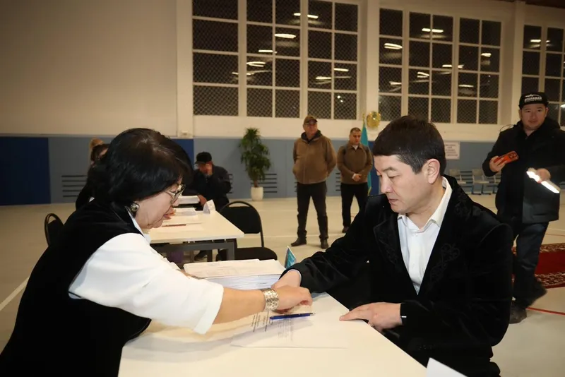 голосование на референдуме, фото - Новости Zakon.kz от 15.03.2026 09:02