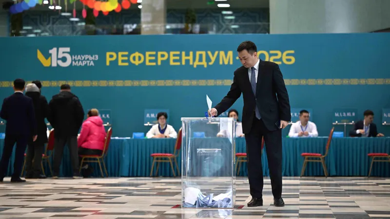 Руководитель Администрации президента РК проголосовал на референдуме