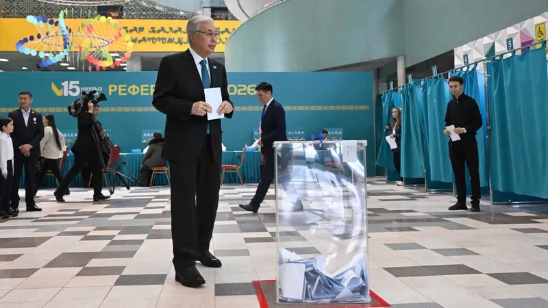 "Судьбоносный день для нашей страны": Токаев проголосовал на референдуме