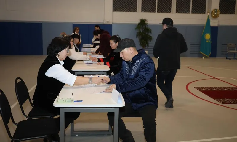 голосование на референдуме, фото - Новости Zakon.kz от 15.03.2026 09:02