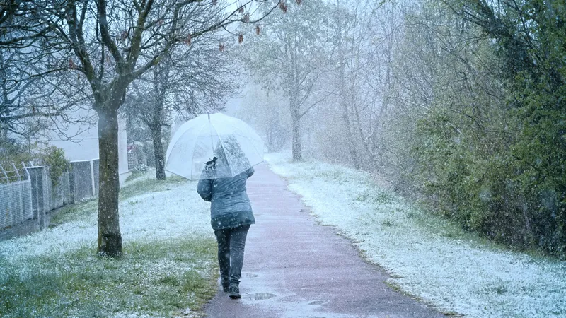 Сразу несколько опасных явлений: синоптики предупредили о погоде в Казахстане 16 марта