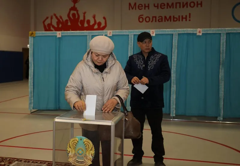 голосование на референдуме, фото - Новости Zakon.kz от 15.03.2026 09:02