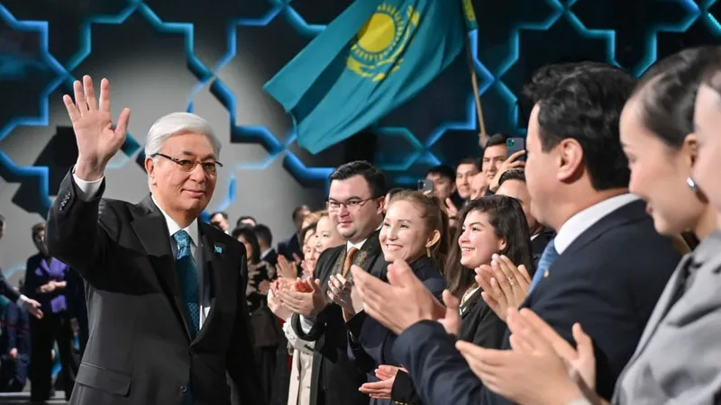 Референдум: Токаев ознакомился с результатами экзит-полла