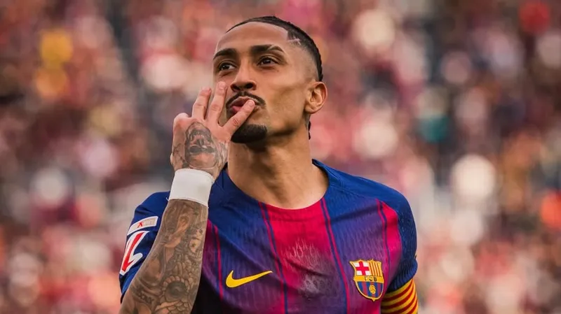 Рафинья своим хет-триком подарил "Барселоне" крупную победу в Ла Лиге