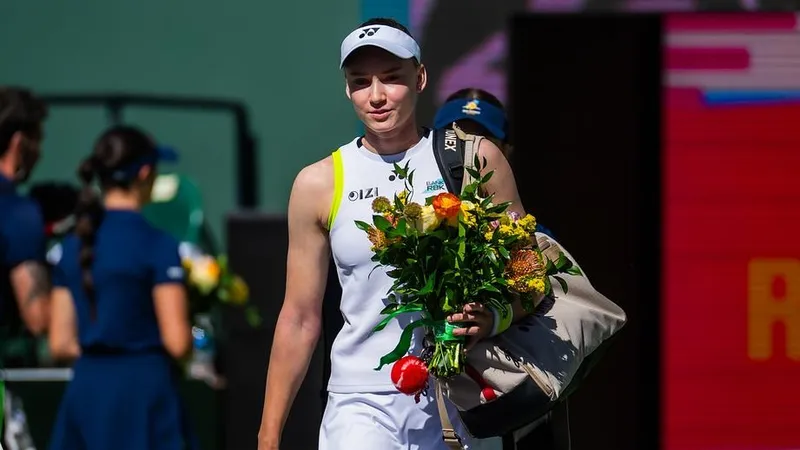 Елена Рыбакина официально стала второй ракеткой мира