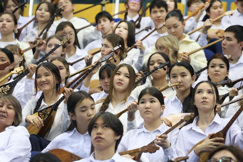 юные домбристы в Алматы, фото - Новости Zakon.kz от 17.03.2026 17:52