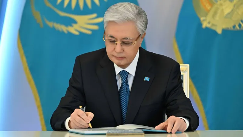 Президент подписал указ о реализации новой Конституции