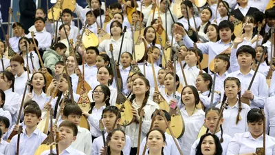 юные домбристы в Алматы, фото - Новости Zakon.kz от 17.03.2026 17:52