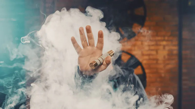 Врачи бьют тревогу: из-за вейпов растет риск серьезного заболевания