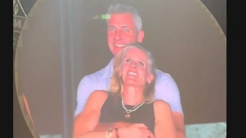 HR с концертного видео Coldplay не может найти работу