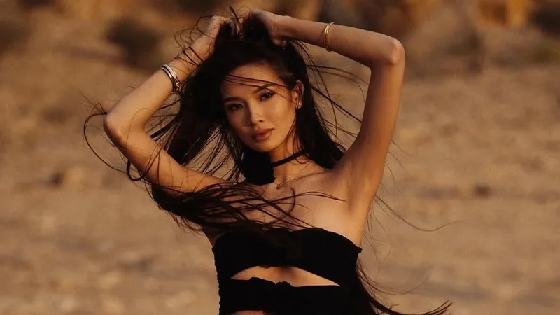 В Алматы сгорела машина блогера Алины Ли