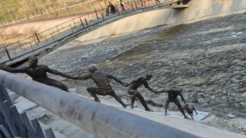 памятник спасению собаки в Алматы, фото - Новости Zakon.kz от 19.03.2026 14:13