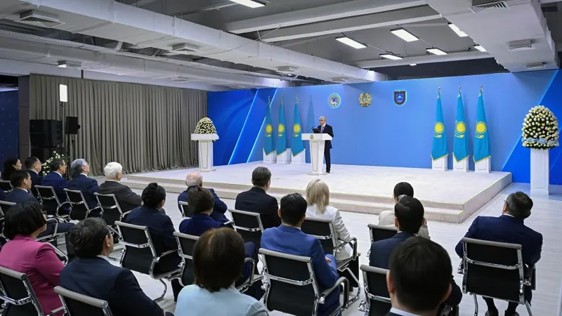 Пересмотреть стоимость госгрантов зарубежным университетам поручил Токаев