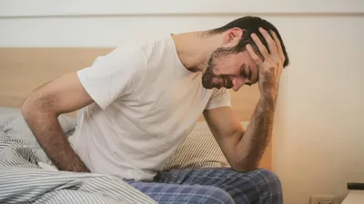 Мужчина, головная боль, фото - Новости Zakon.kz от 21.03.2026 02:59