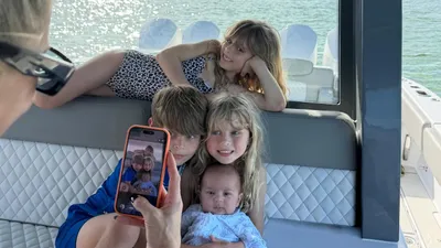 дети Анны Курниковой и Энрике Иглесиаса, фото - Новости Zakon.kz от 20.03.2026 11:35