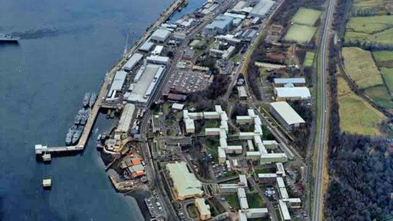 Загадочный визит к секретной военной базе: в Британии выясняют детали