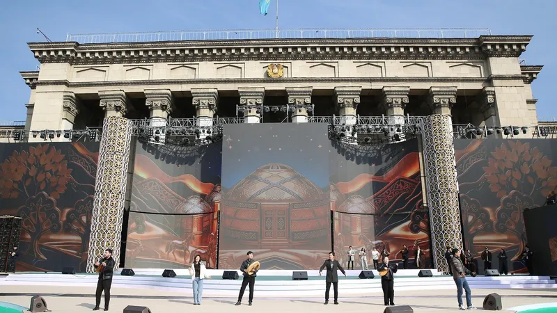 Робо-юрта, Digital 360 и LED-тоннель: Алматы по-особенному украсили к Наурызу
