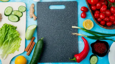 опасность пластиковых досок для резки, фото - Новости Zakon.kz от 20.03.2026 15:39